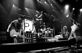 Pearl Jam – Live On Ten Legs