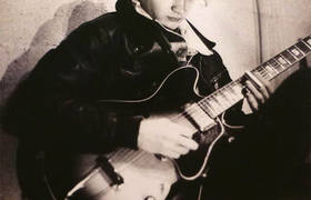 Texas & Red Sky July guitarist Ally McErlaine launches search for “lost” guitar